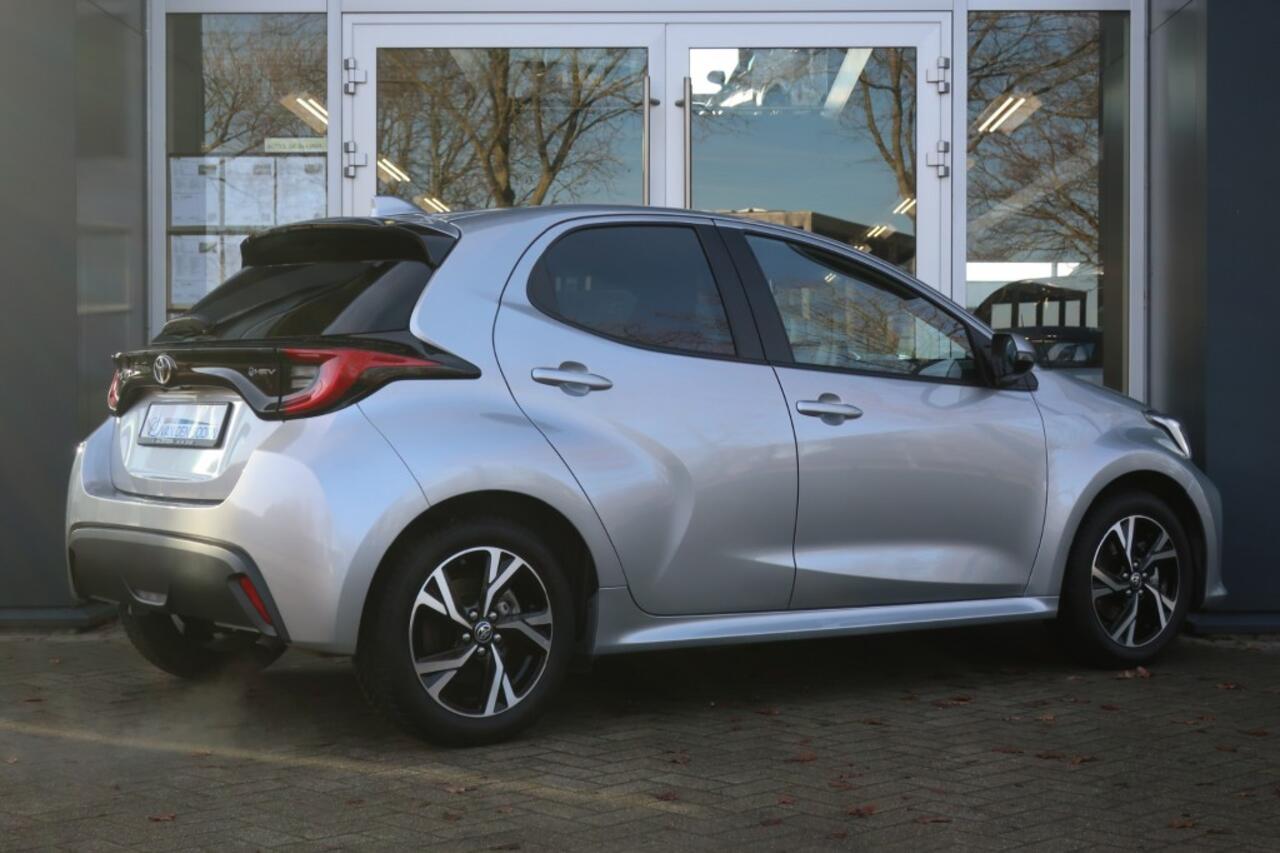 Toyota YARIS 1.5 HYBRID, Navi, Clima, LED Verlichting, etc.