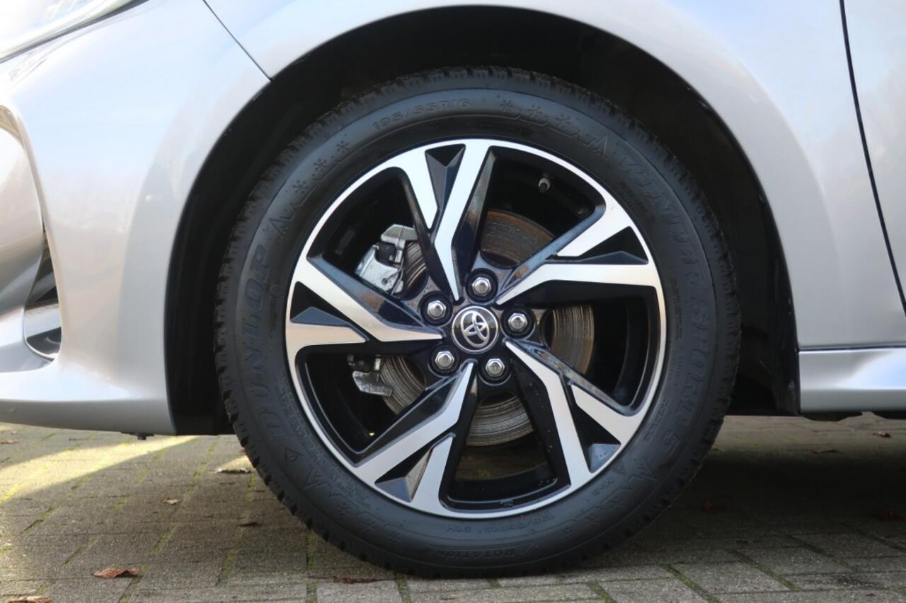 Toyota YARIS 1.5 HYBRID, Navi, Clima, LED Verlichting, etc.