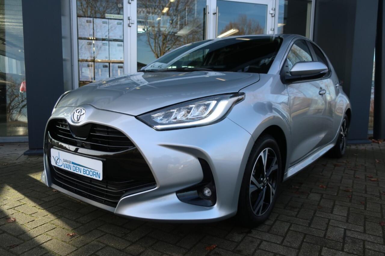 Toyota YARIS 1.5 HYBRID, Navi, Clima, LED Verlichting, etc.