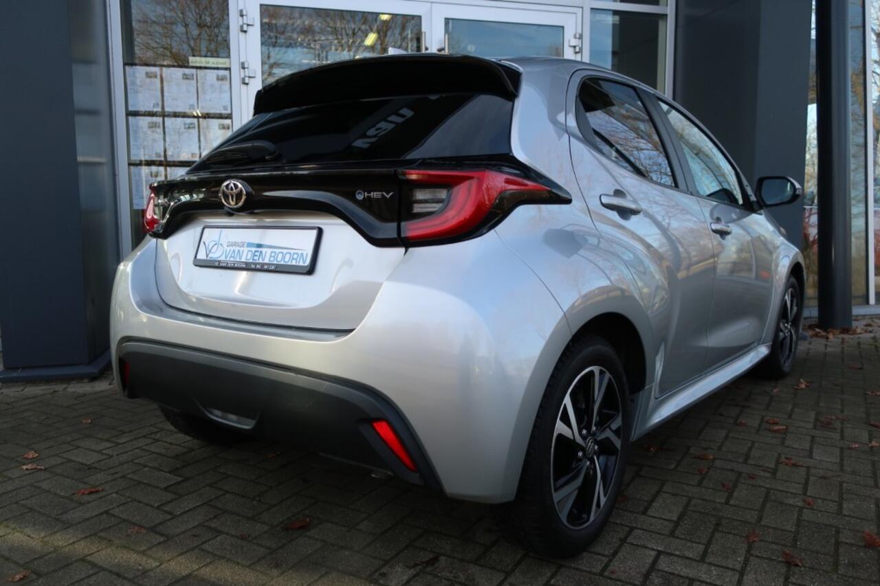 Toyota YARIS 1.5 HYBRID, Navi, Clima, LED Verlichting, etc.