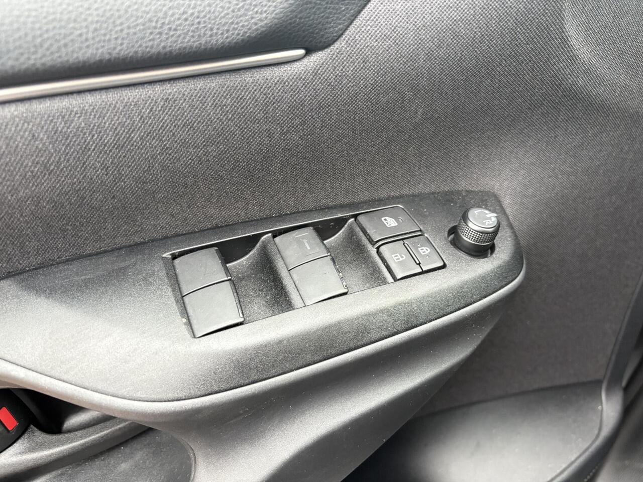 Toyota YARIS 1.5 Hybrid 115 First Edition