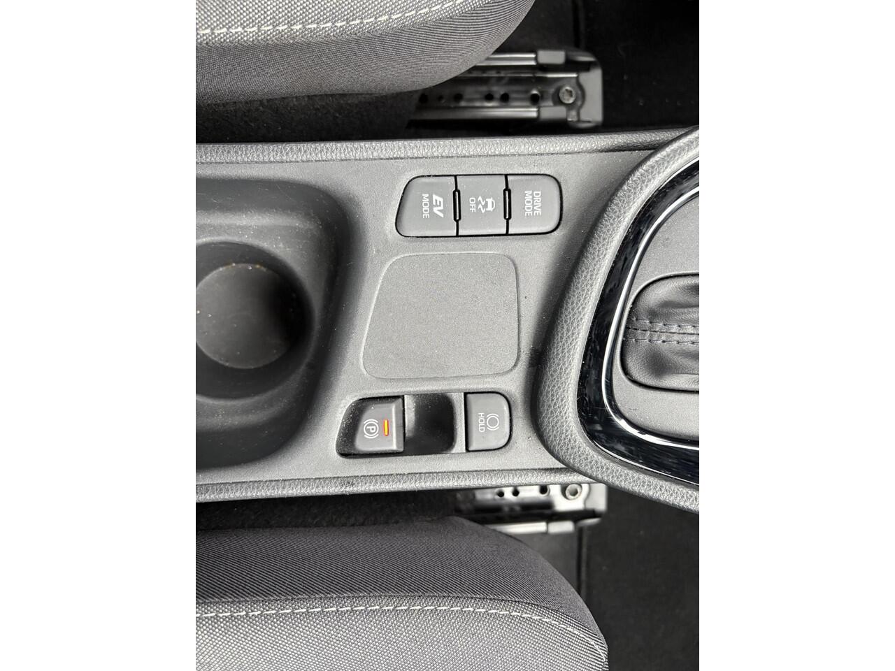 Toyota YARIS 1.5 Hybrid 115 First Edition