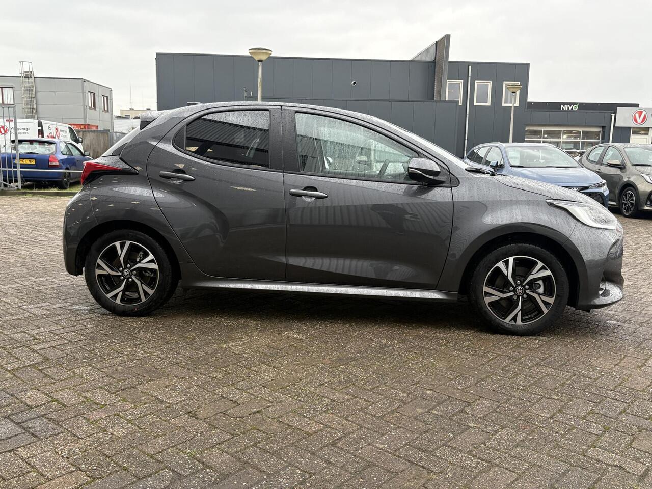 Toyota YARIS 1.5 Hybrid 115 First Edition