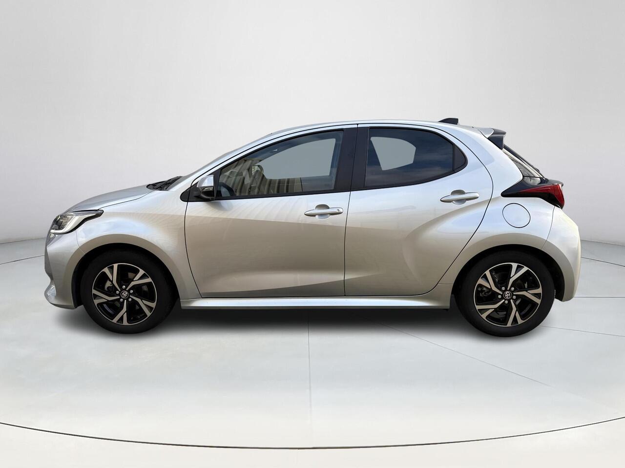 Toyota YARIS 1.5 Hybrid 115 Dynamic **DODEHOEK DETECTIE/ STUURVERWARMING/ PARKEERSENSOREN**