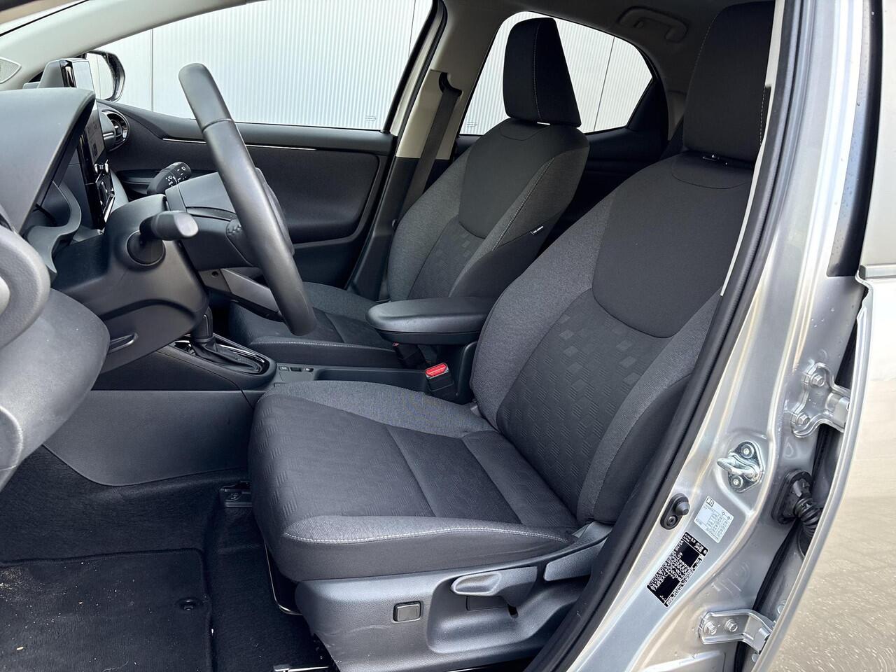 Toyota YARIS 1.5 Hybrid 115 Dynamic **DODEHOEK DETECTIE/ STUURVERWARMING/ PARKEERSENSOREN**