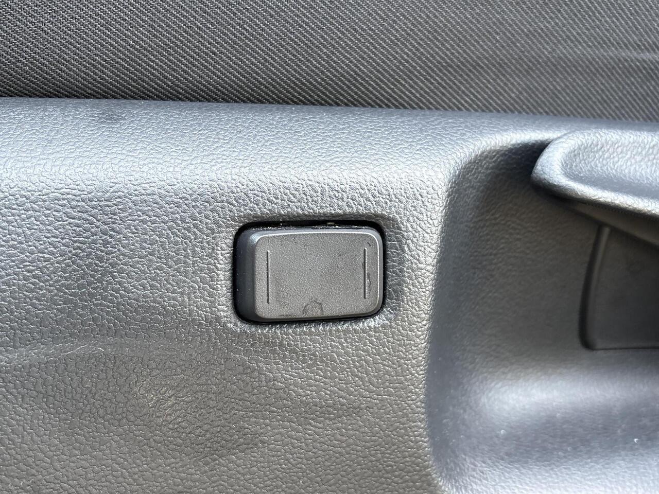 Toyota YARIS 1.5 Hybrid 115 Dynamic **DODEHOEK DETECTIE/ STUURVERWARMING/ PARKEERSENSOREN**