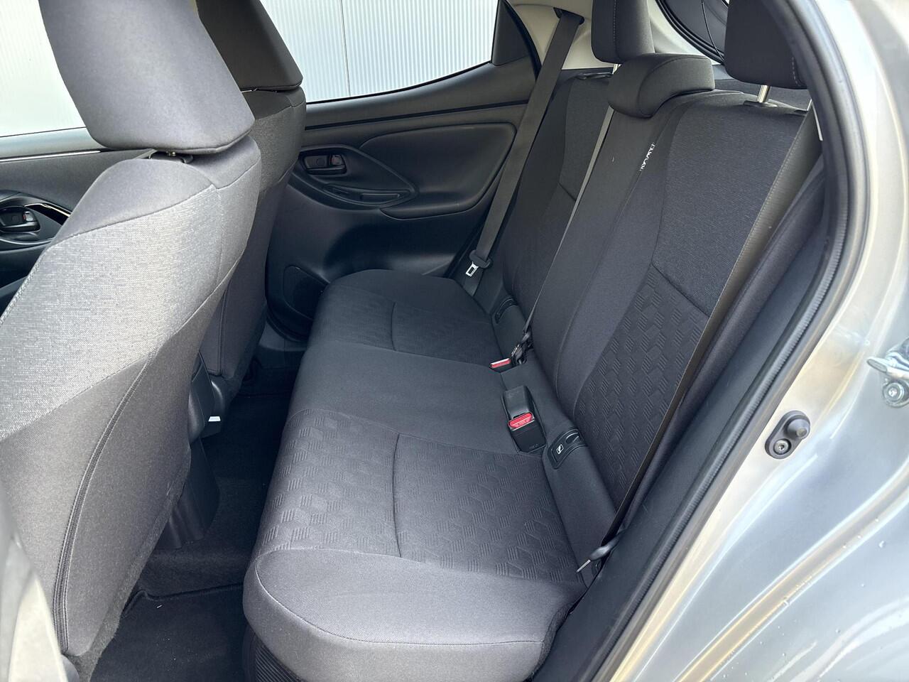 Toyota YARIS 1.5 Hybrid 115 Dynamic **DODEHOEK DETECTIE/ STUURVERWARMING/ PARKEERSENSOREN**