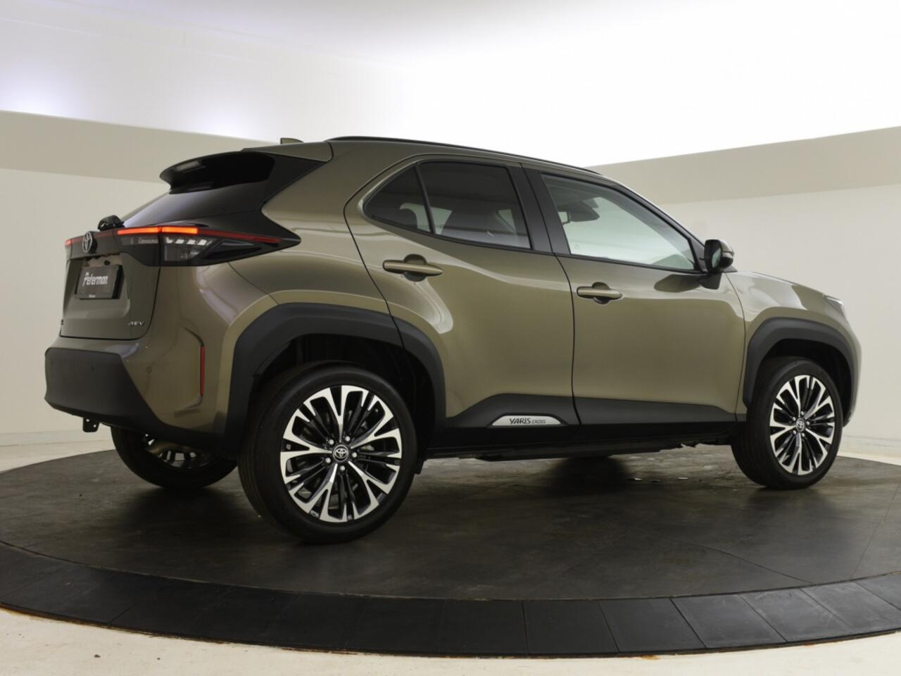 Toyota YARIS Cross 1.5 Hybrid 130 Executive | PDC V+A | half leder | Blindspot |