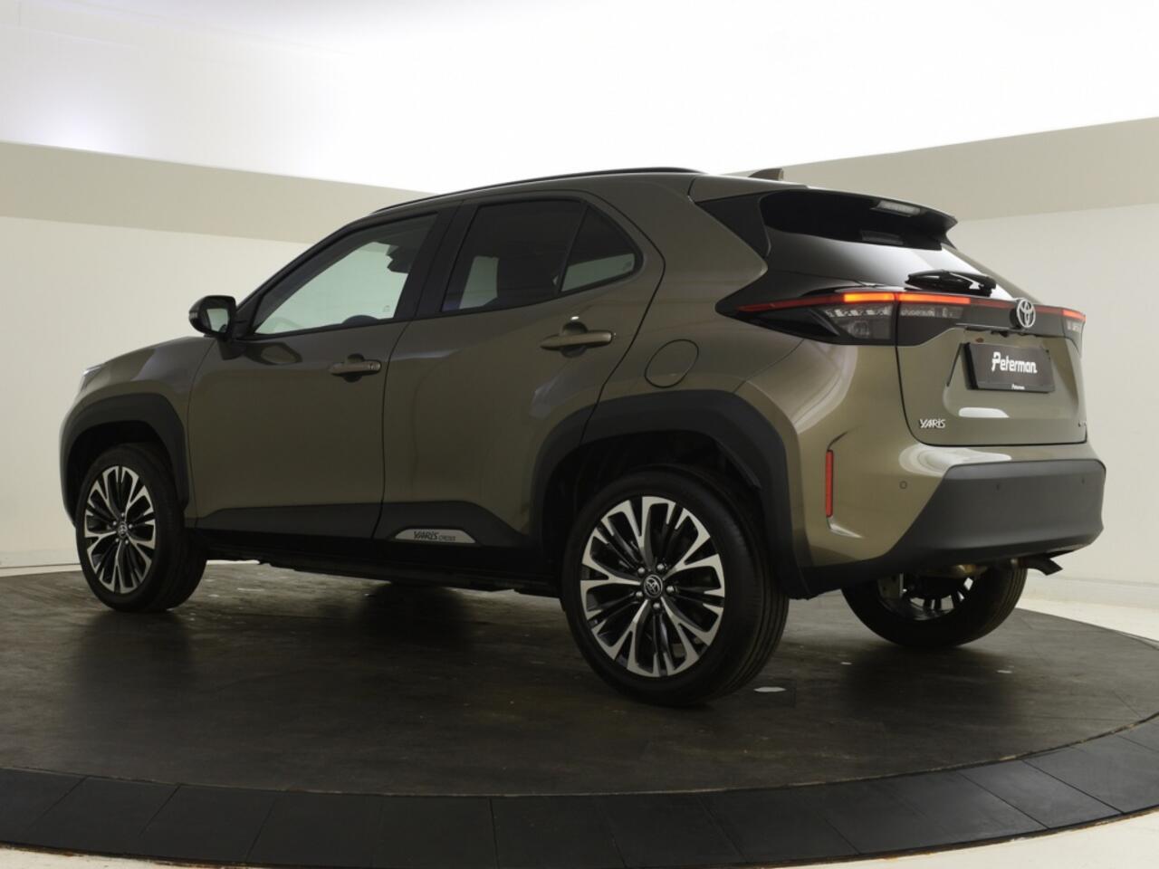 Toyota YARIS Cross 1.5 Hybrid 130 Executive | PDC V+A | half leder | Blindspot |