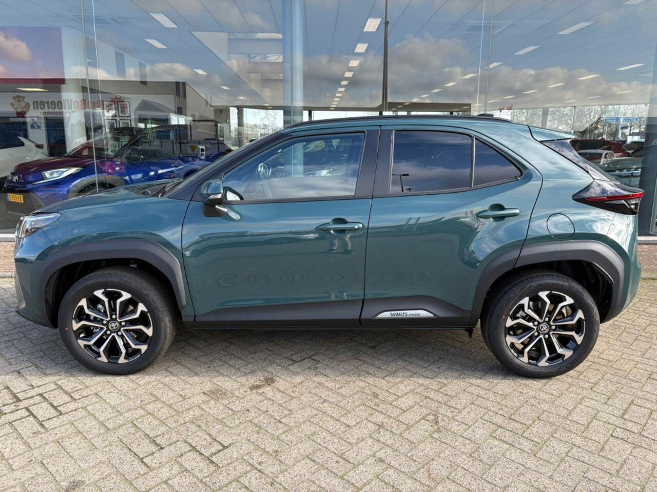 Toyota YARIS Cross 1.5 Hybrid 130 Dynamic | Comfort Pack | Sensoren v/a | Stoelverw