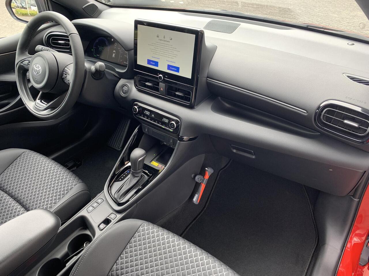 Toyota YARIS 1.5 Hybrid 130 Executive RIJKLAAR |DEMO