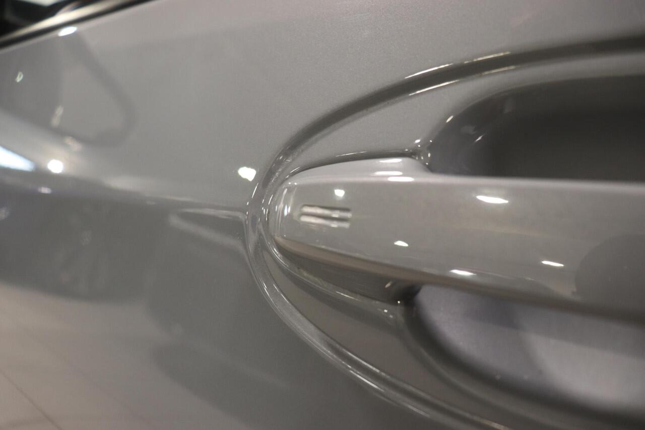 Toyota YARIS 1.5 Hybrid 115 Dynamic, Comfort Pakket, Stuurverwarming, Parkeersensoren, BSM, Camera