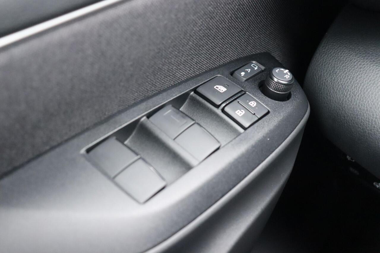 Toyota YARIS 1.5 Hybrid 115 Dynamic , Comfort Pakket , Stoel- en stuurverwarming , Parkeersensoren