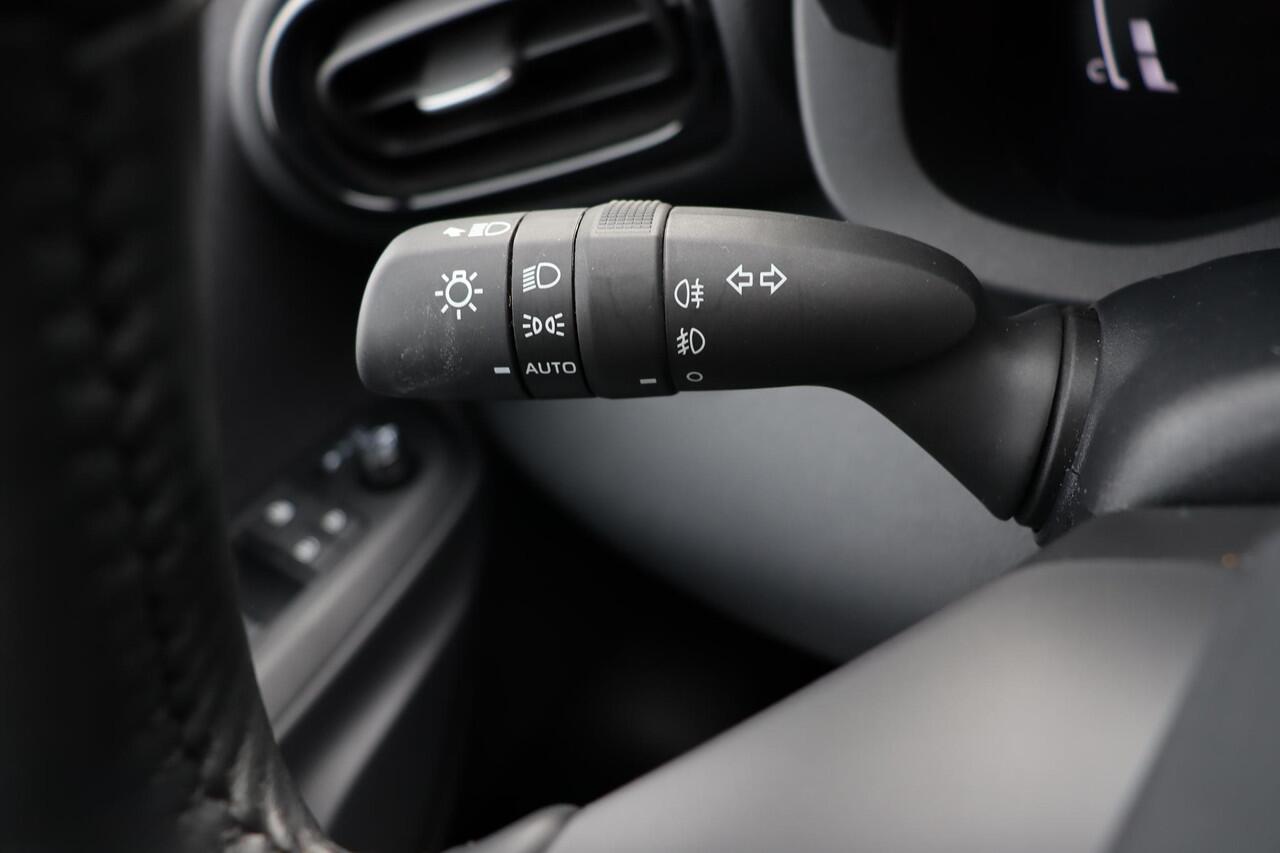 Toyota YARIS 1.5 Hybrid 115 Dynamic Comfort Pakket Stuurverwarming, Parkeersensoren