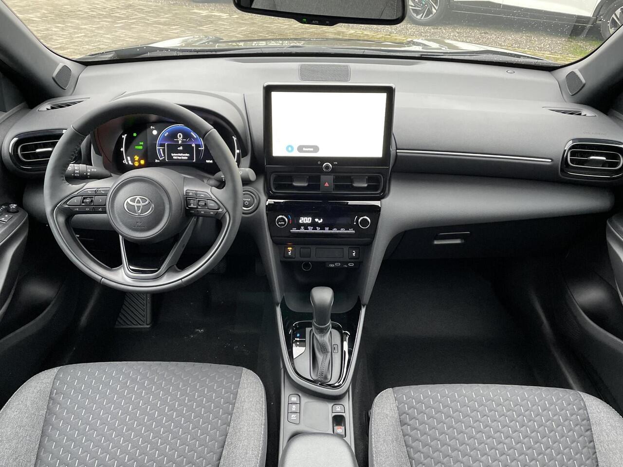 Toyota YARIS Cross 1.5 Hybrid 115 Dynamic **COMFORT PACK/ DODEHOEK DETECTIE/ STUURVERWARMING/ PARKEERSENSOREN**