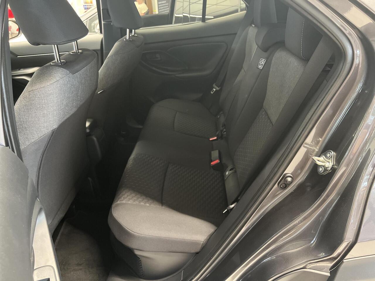 Toyota YARIS Cross 1.5 Hybrid 115 Dynamic **COMFORT PACK/ DODEHOEK DETECTIE/ STUURVERWARMING/ PARKEERSENSOREN**