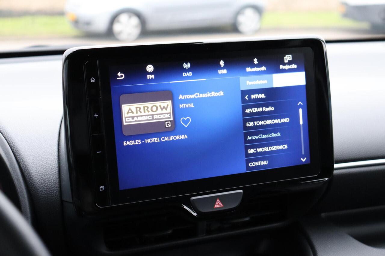 Toyota YARIS 1.5 Hybrid 115 First Edition Limited, Parkeersensoren, Stoelverwarming, Apple Carplay / Android Auto.