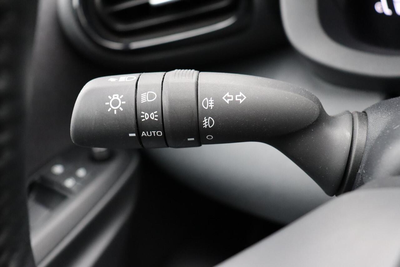 Toyota YARIS 1.5 Hybrid 115 First Edition Limited, Parkeersensoren, Stoelverwarming, Apple Carplay / Android Auto.