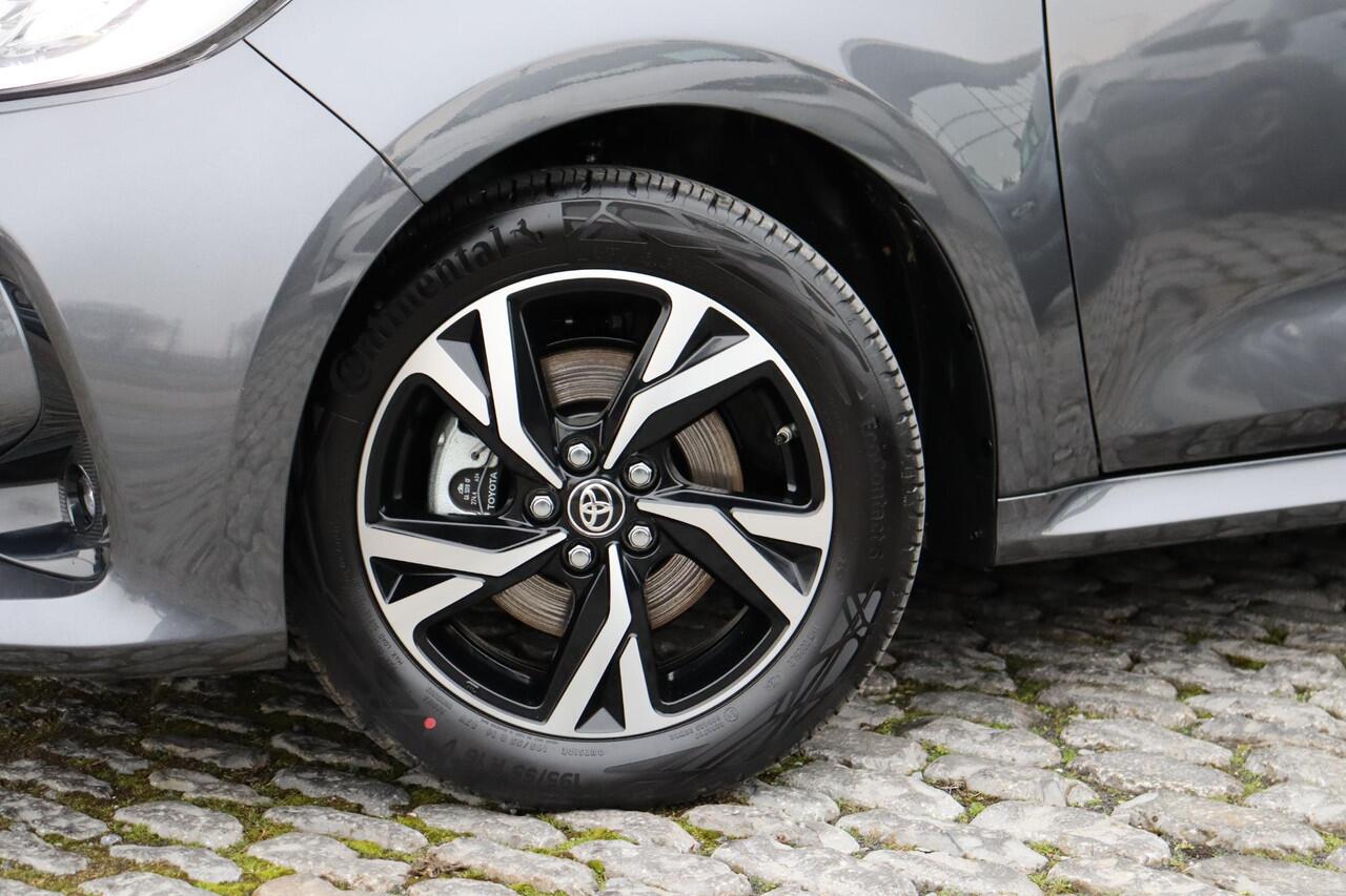 Toyota YARIS 1.5 Hybrid 115 First Edition Limited, Parkeersensoren, Stoelverwarming, Apple Carplay / Android Auto.