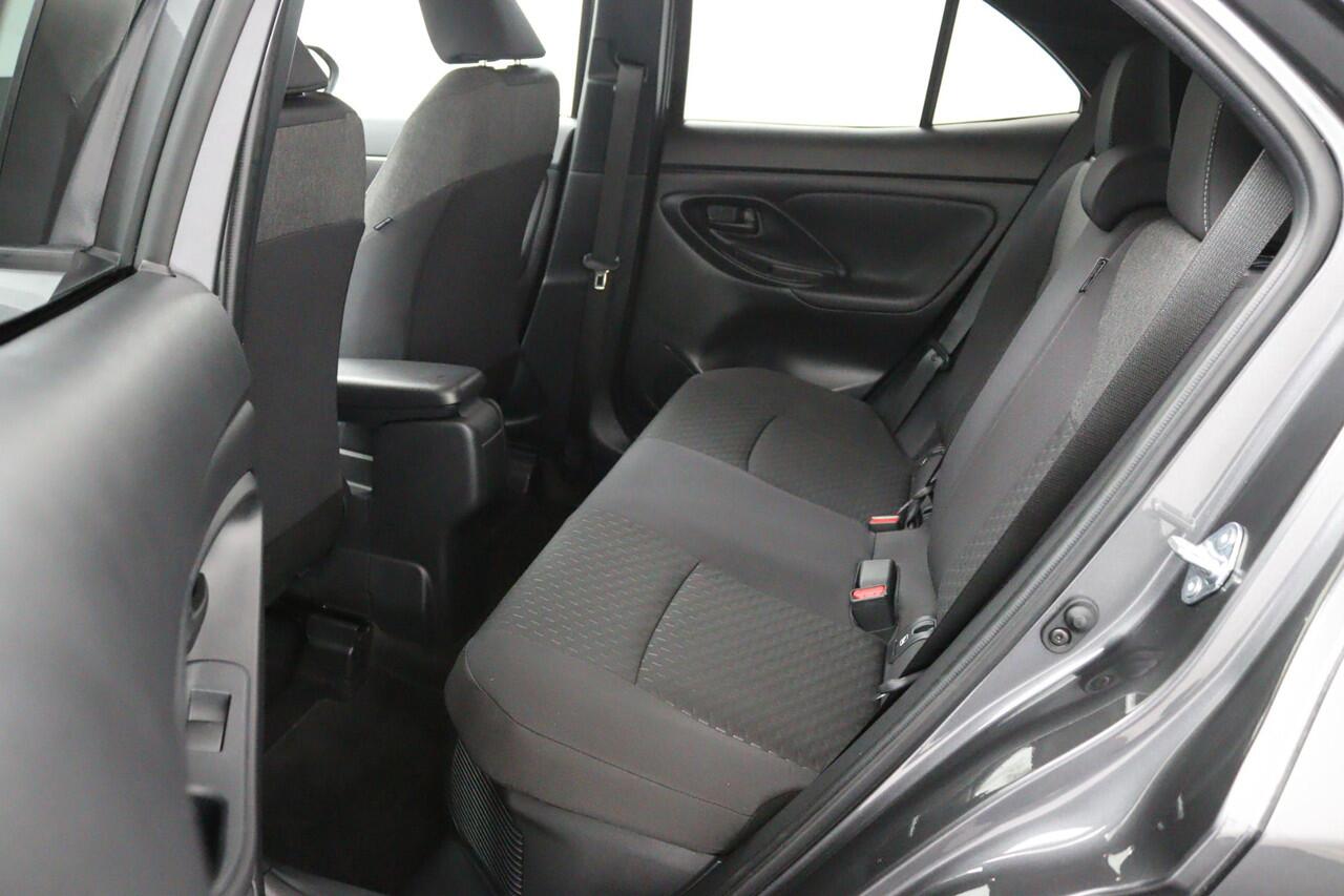 Toyota YARIS Cross 1.5 Hybrid 115 Dynamic | Parkeersensoren Rondom | Stuur en Stoelverwarming | Keyless Entry | Navigatie |