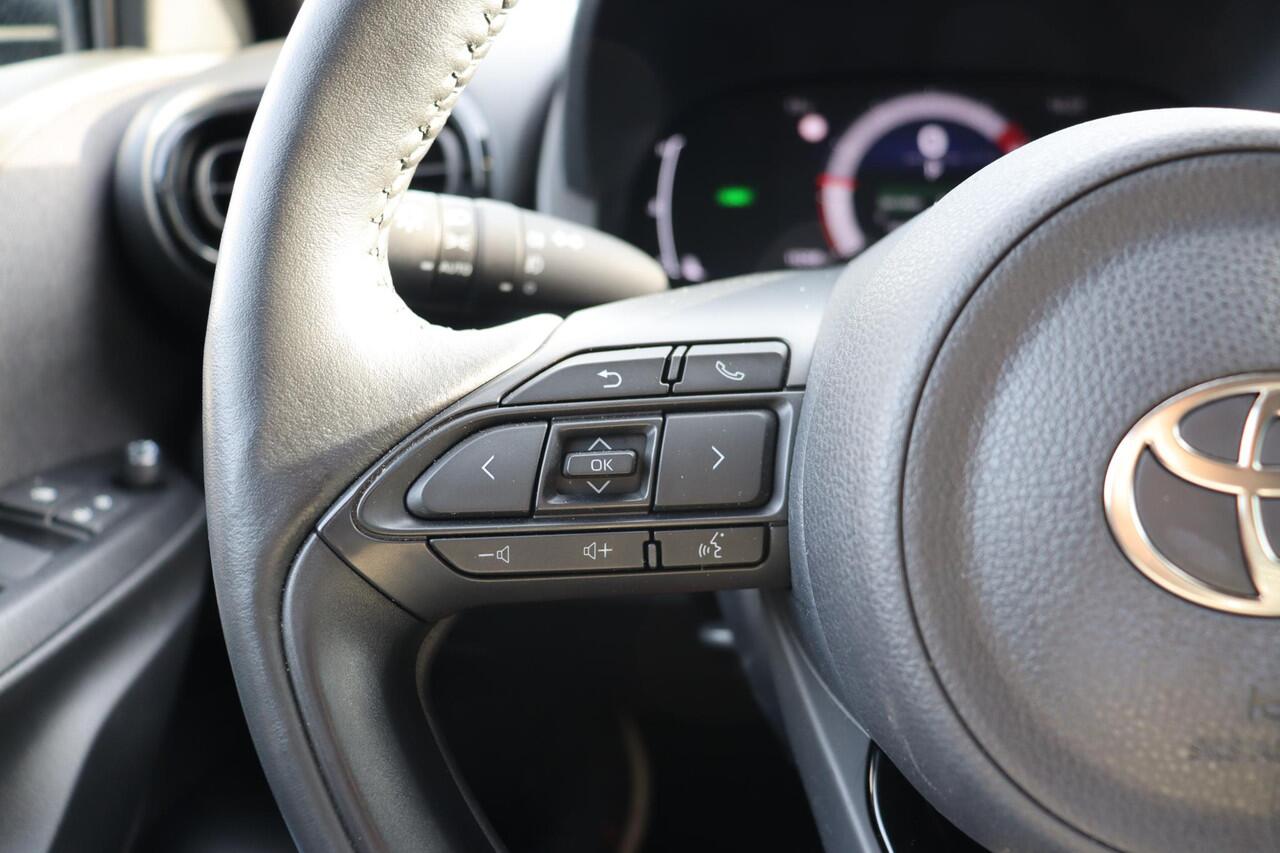 Toyota YARIS 1.5 Hybrid 115 First Edition Limited, Parkeersensoren, Stoelverwarming.