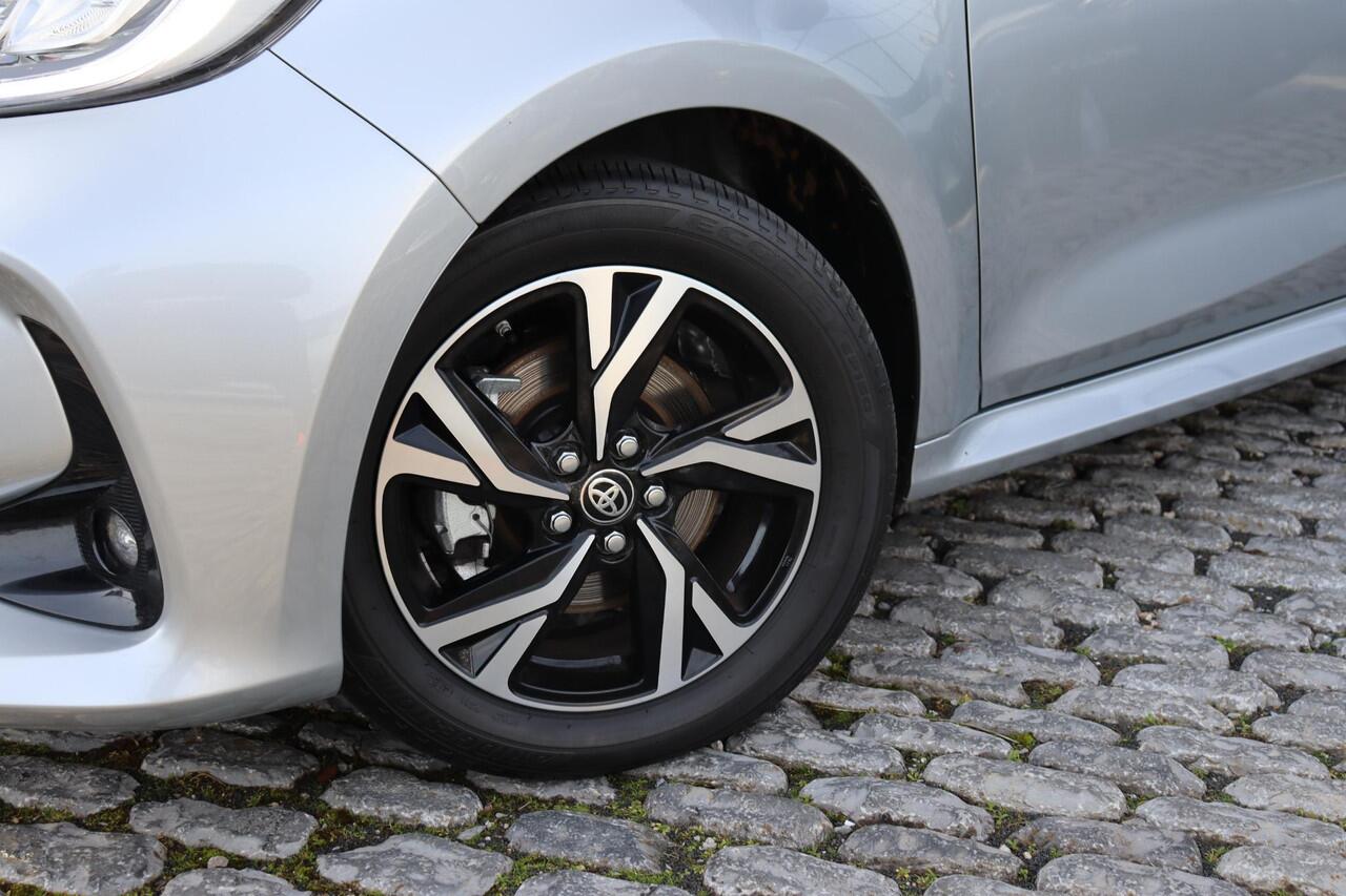 Toyota YARIS 1.5 Hybrid 115 First Edition Limited, Parkeersensoren, Stoelverwarming.