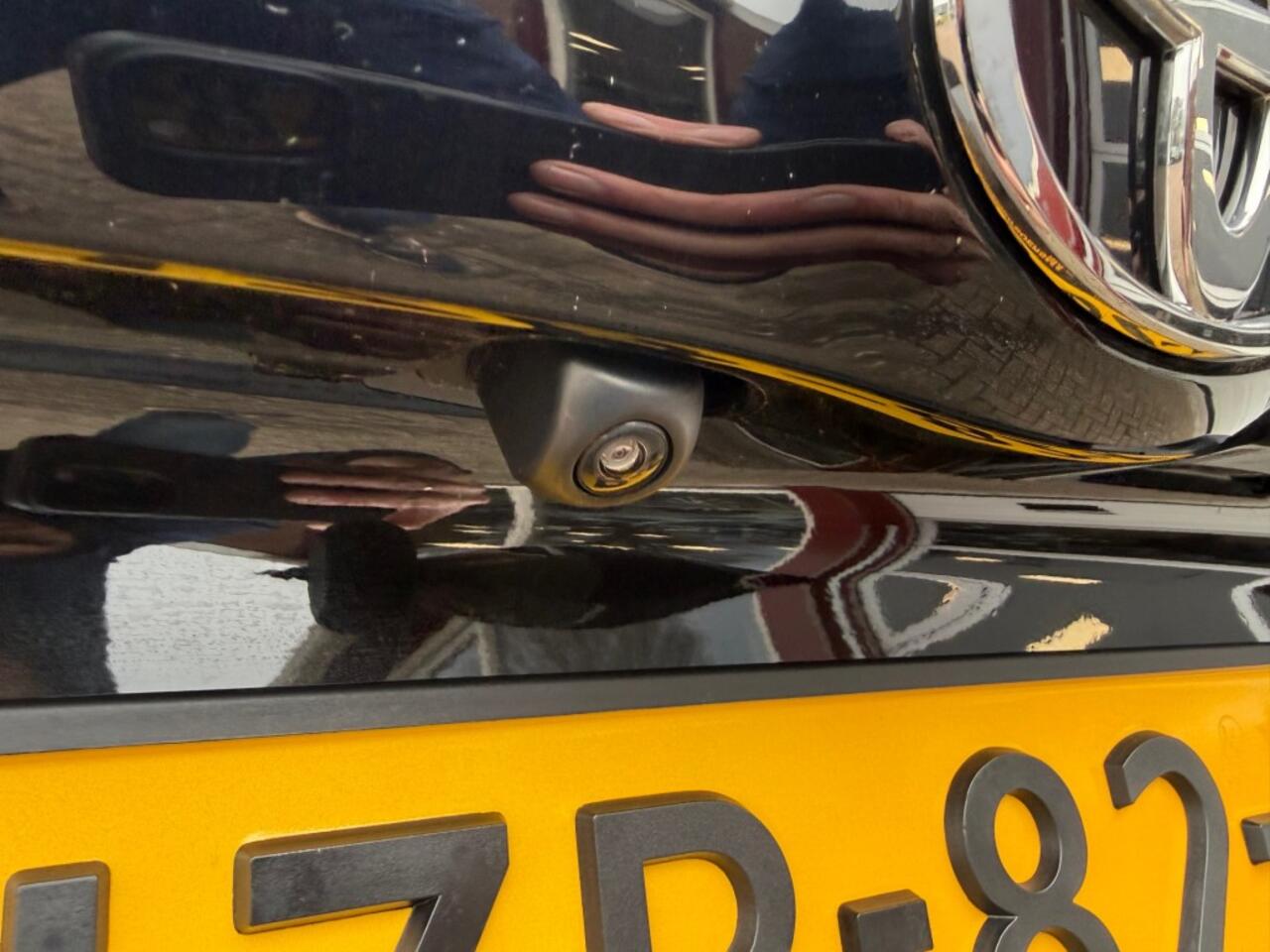 Toyota YARIS 1.5 HYBRID 5-DRS DYNAMIC AUTOMAAT! LUXE UITVOERING NIEUWE AUTO!