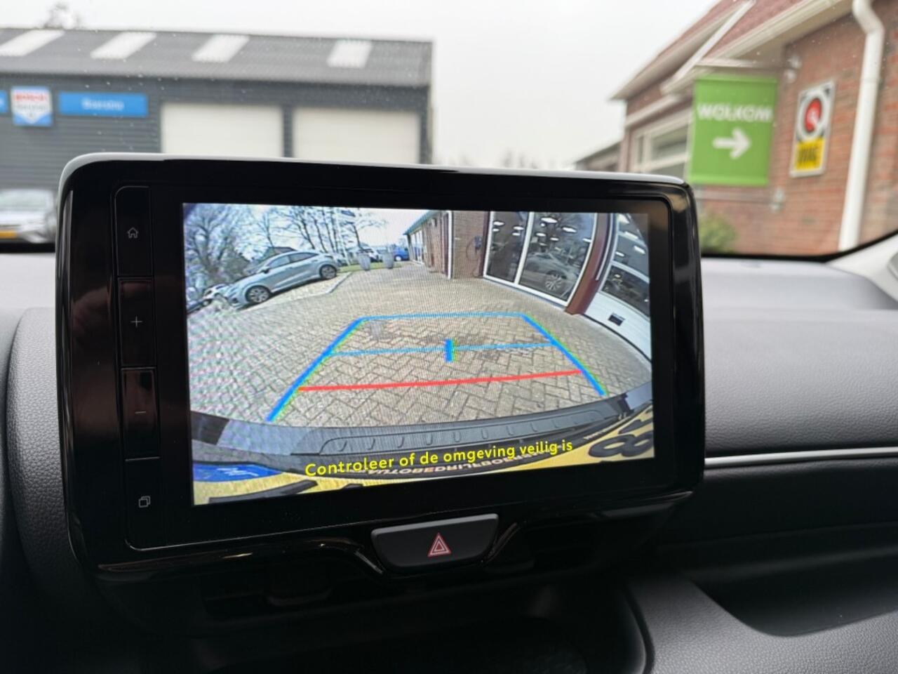 Toyota YARIS 1.5 HYBRID 5-DRS DYNAMIC AUTOMAAT! LUXE UITVOERING NIEUWE AUTO!