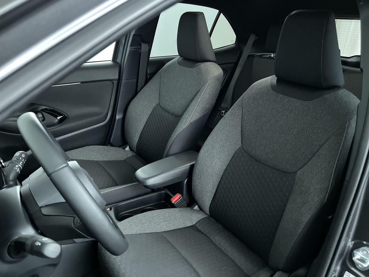 Toyota YARIS Cross 1.5 Hybrid 115 Dynamic | Parkeersensoren | Dodehoeksensor | Stoelverwarming