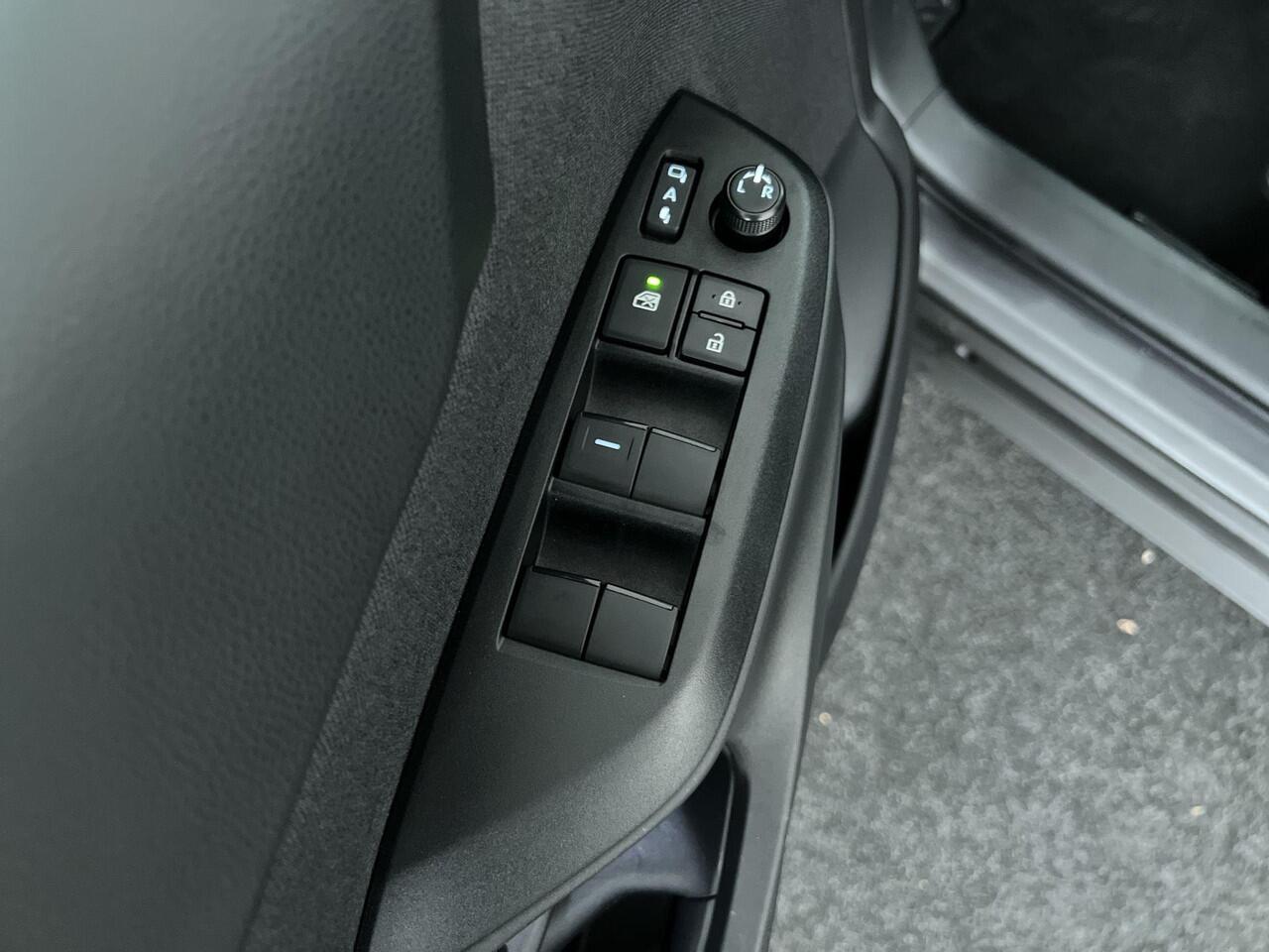 Toyota YARIS Cross 1.5 Hybrid 115 Dynamic | Parkeersensoren | Dodehoeksensor | Stoelverwarming