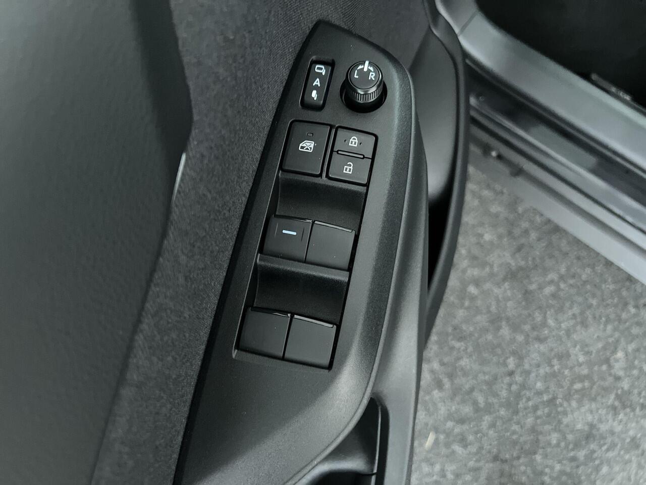 Toyota YARIS Cross 1.5 Hybrid 115 First Edition | Rijklaar | Stoelverwarming | Navigatie