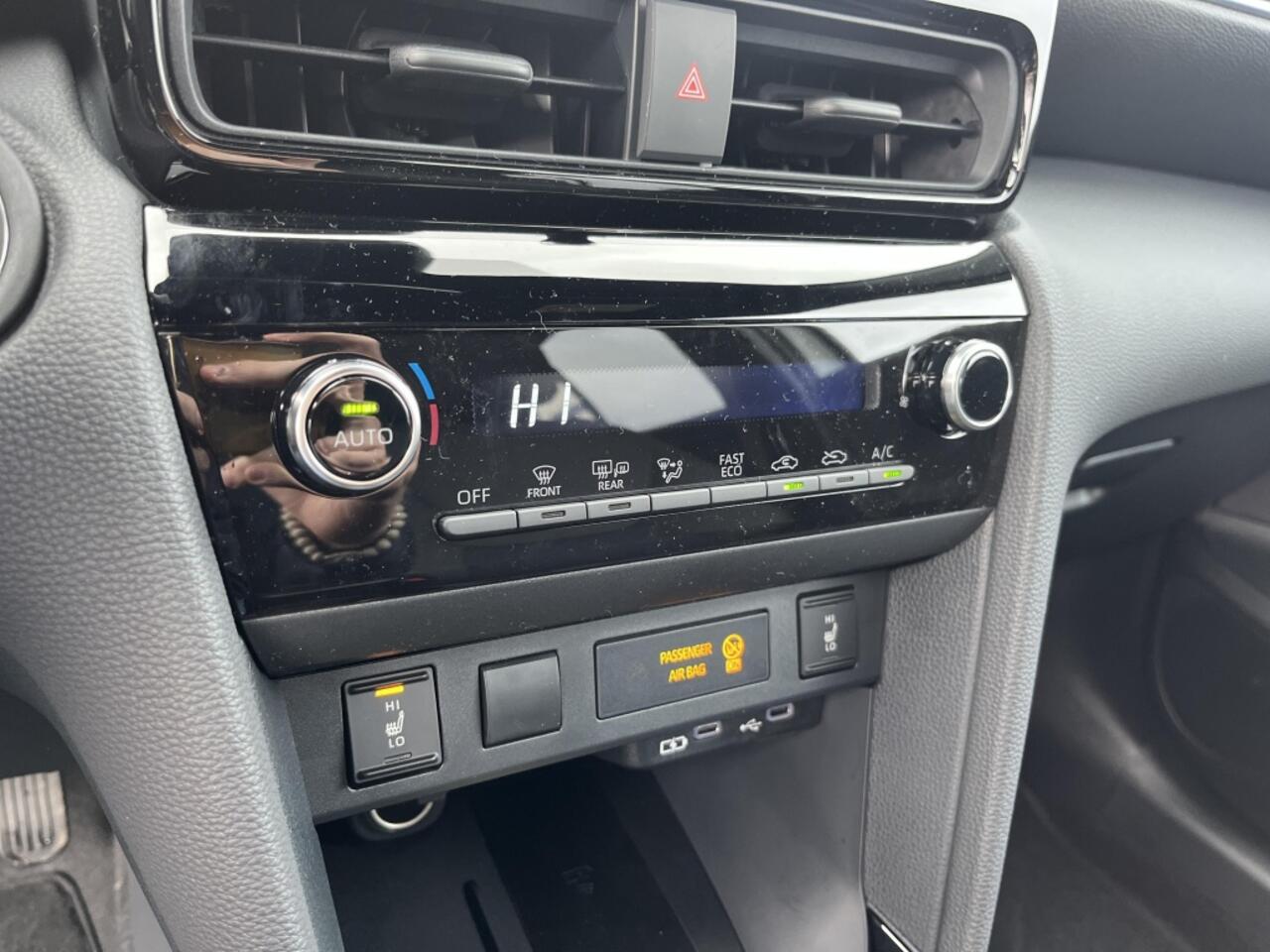 Toyota YARIS Cross 1.5 Hybrid 130 Black Edition, Safety + Winter pakket.