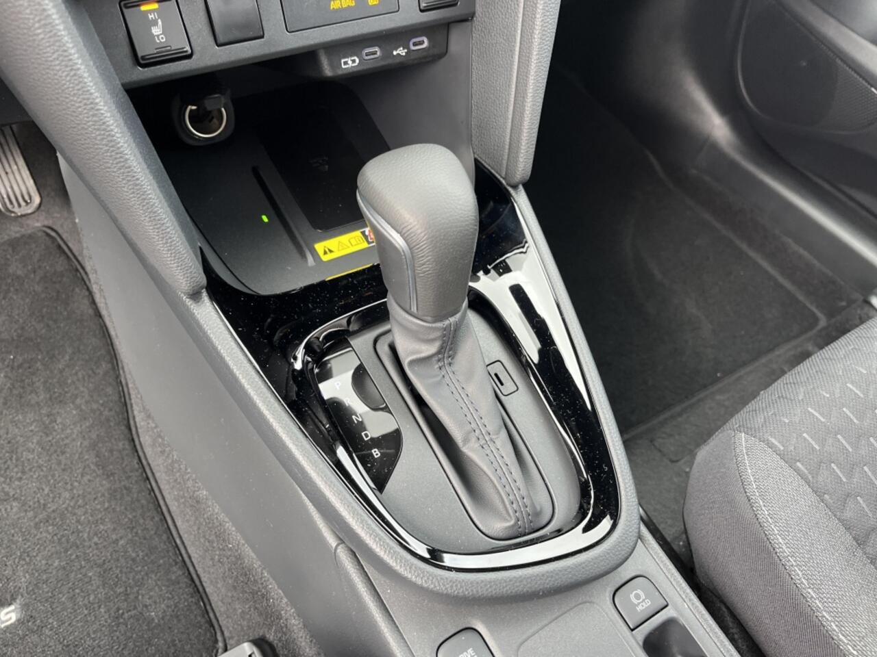 Toyota YARIS Cross 1.5 Hybrid 130 Black Edition, Safety + Winter pakket.