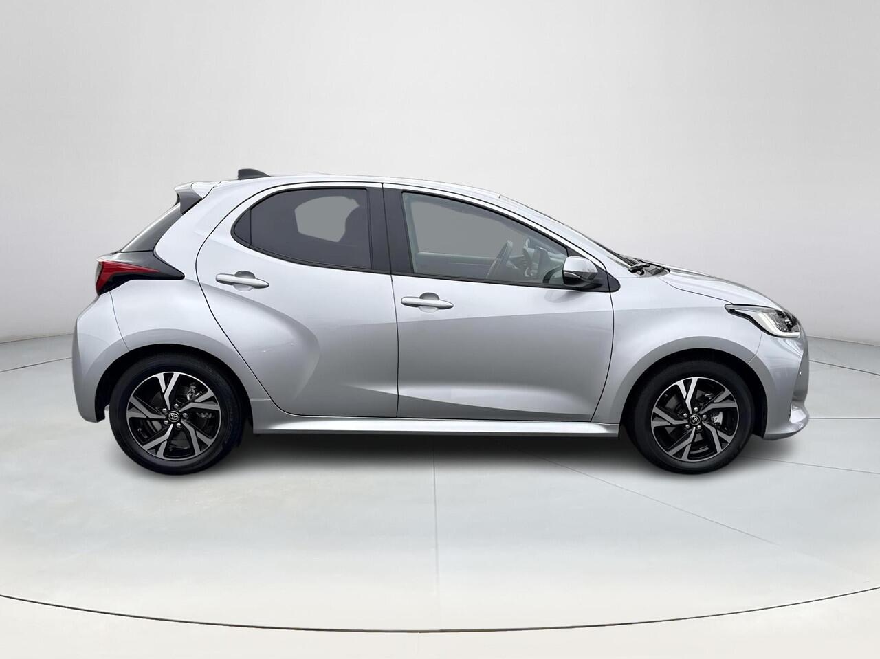 Toyota YARIS 1.5 Hybrid 115 Dynamic | Apple CarPlay/Android auto | Achteruitrijcamera | Comfort pack | Parkeersensoren