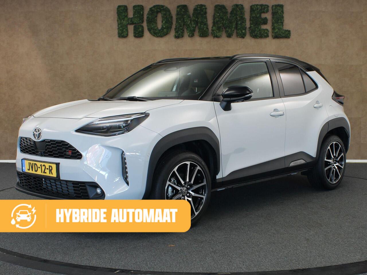 Toyota YARIS Cross 1.5 Hybrid 130 GR SPORT - ELEKTRISCHE ACHTERKLEP - CAMERA - PARKEERSENSOREN VOOR/ ACHTER - PARKEERASSISTENT - HEAD UP DISPLAY - DODEHOEK DETECTIE - VOORSTOELEN VERWARMD - STUUR VERWARMD - VOORRUIT VERWARMD - KEYLESS ENTRY/ START - SPORTSTOELEN