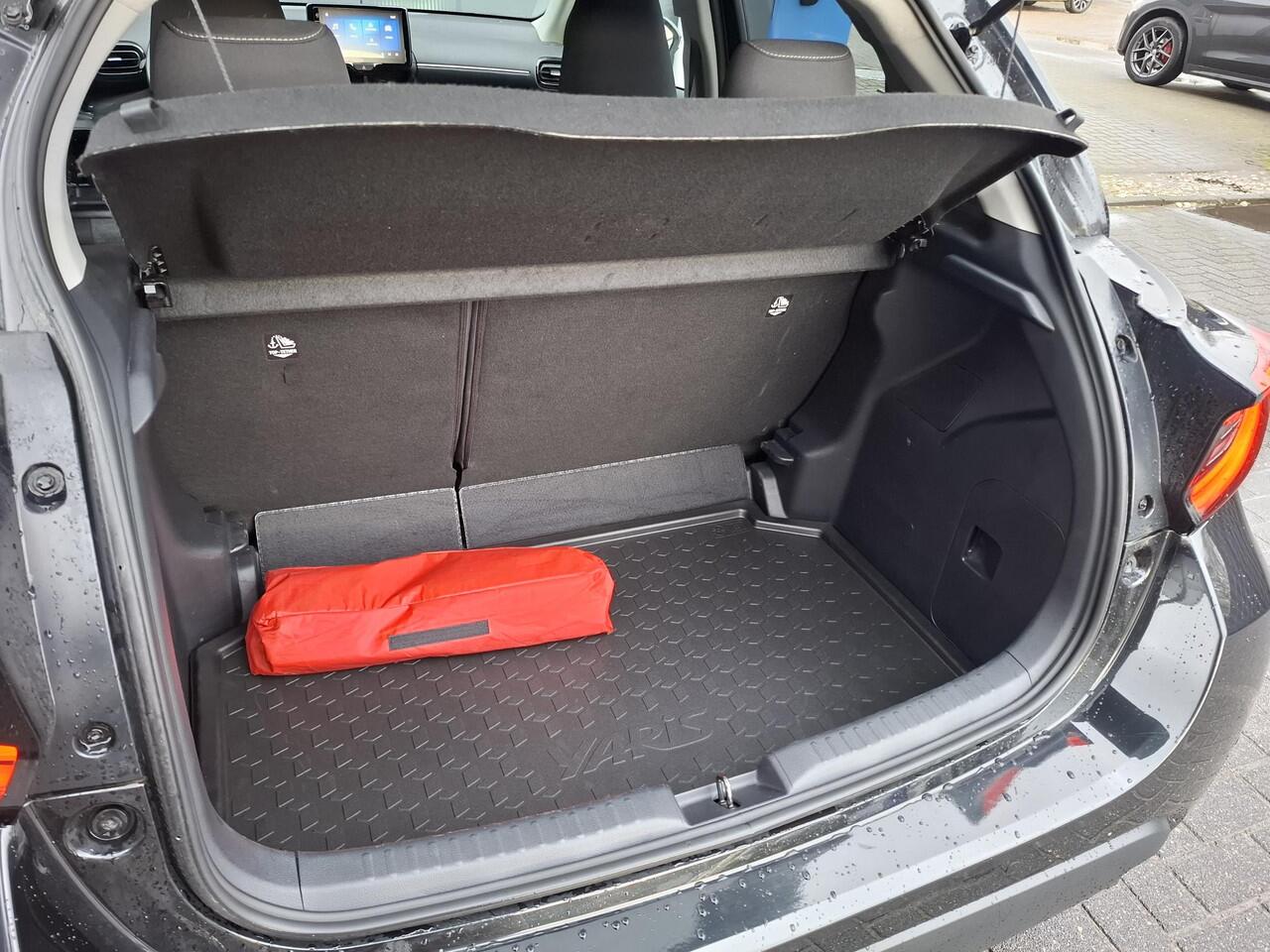 Toyota YARIS 1.5 Hybrid 115 First Edition Limited