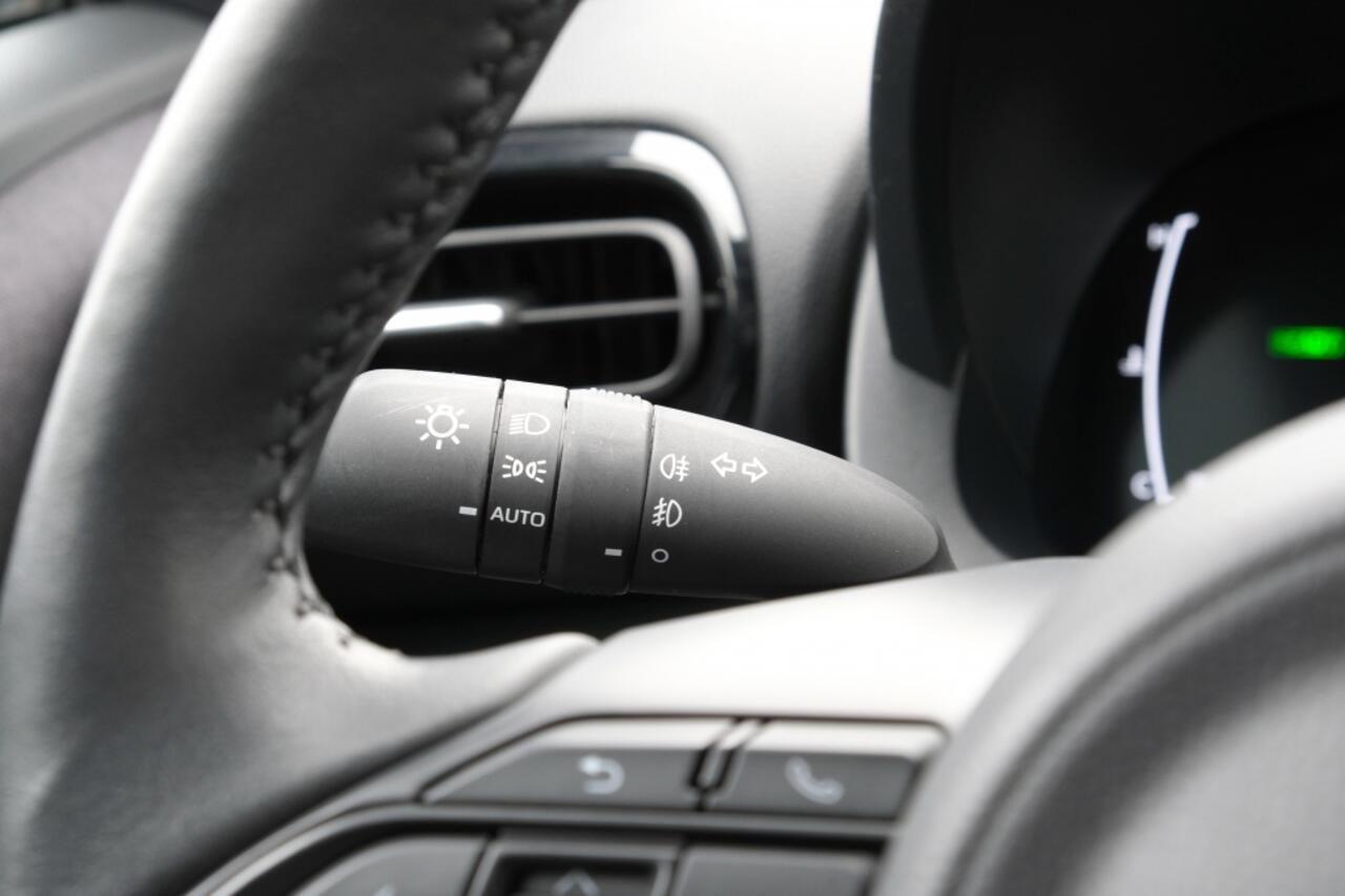 Toyota YARIS Cross 1.5 Hybrid 115 First Edition | Comfort pack | Parkeer sensoren |