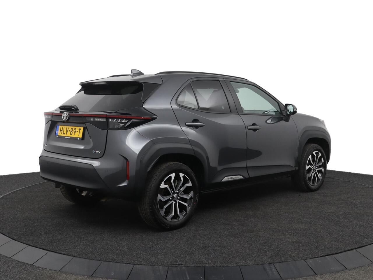 Toyota YARIS Cross 1.5 Hybrid 115 First Edition | Comfort pack | Parkeersensoren | Stuur en stoel verwarming |