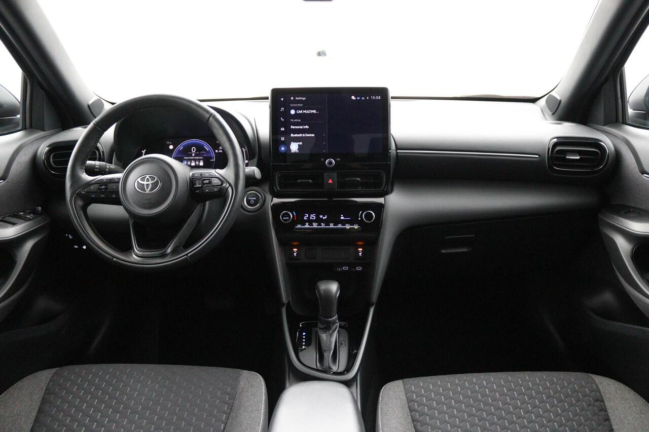 Toyota YARIS Cross 1.5 Hybrid 115 First Edition | Comfort pack | Parkeersensoren | Stuur en stoel verwarming |