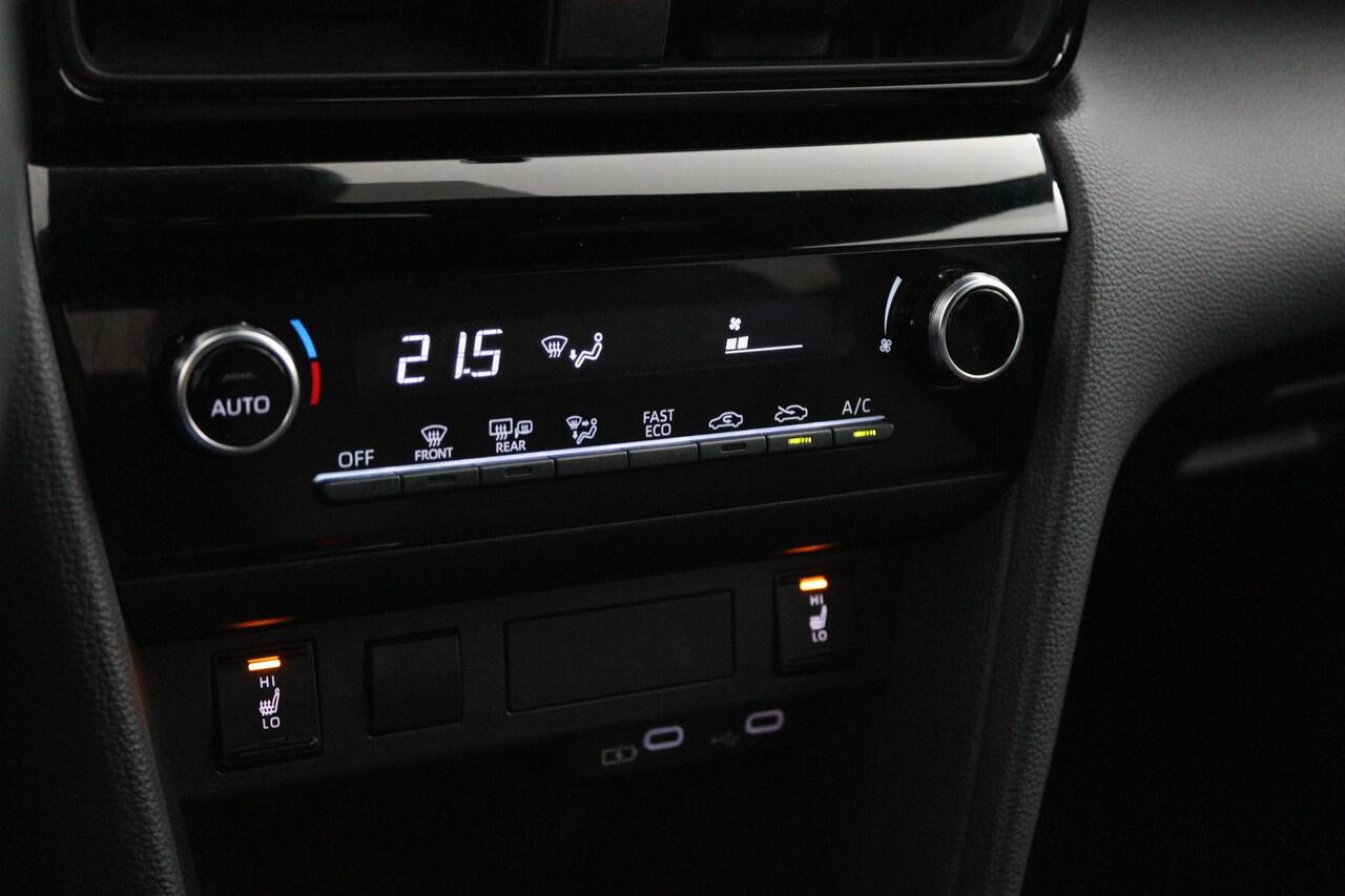 Toyota YARIS Cross 1.5 Hybrid 115 First Edition | Comfort pack | Parkeersensoren | Stuur en stoel verwarming |