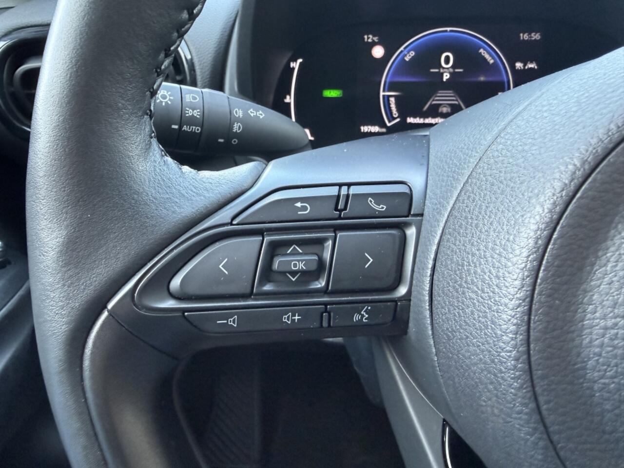 Toyota YARIS Cross 1.5 Hybrid 115 Dynamic | Stuur en Stoelverwarming