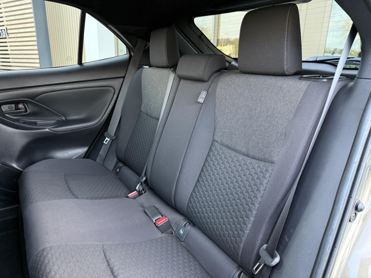 Toyota YARIS Cross 1.5 Hybrid 115 Dynamic | Stuur en Stoelverwarming