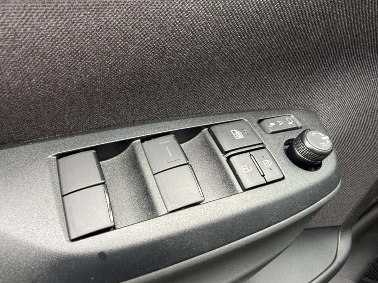 Toyota YARIS Cross 1.5 Hybrid 130 Dynamic | Stuur en Stoelverwarming | All Seasons