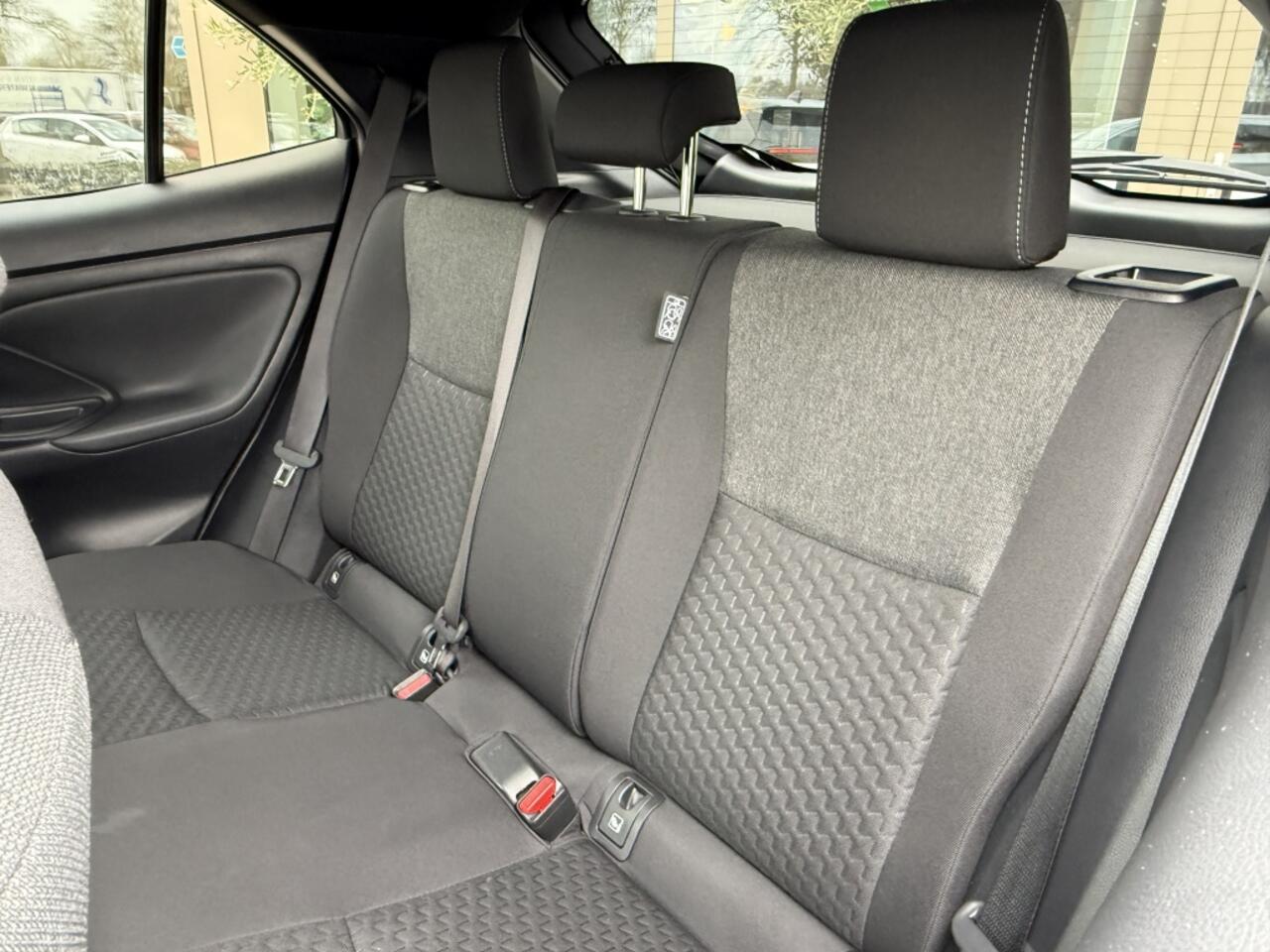 Toyota YARIS Cross 1.5 Hybrid 130 Dynamic | Stuur en Stoelverwarming | All Seasons