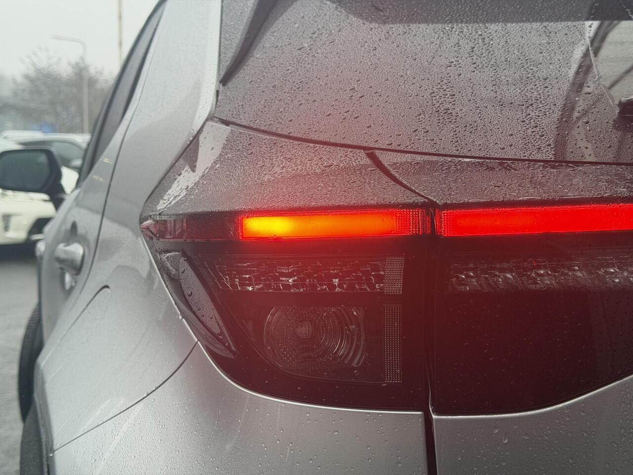 Toyota YARIS Cross 1.5 Hybrid 115 First Edition met Comfort Pack | Dodehoek detectie | Stoel & stuur verwarming | PDC sensoren V+A