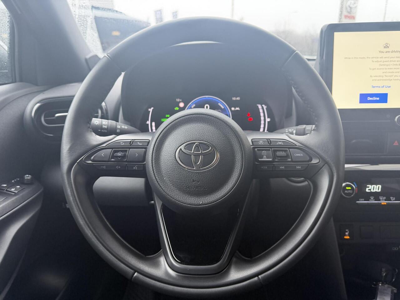 Toyota YARIS Cross 1.5 Hybrid 115 First Edition met Comfort Pack | Dodehoek detectie | Stoel & stuur verwarming | PDC sensoren V+A