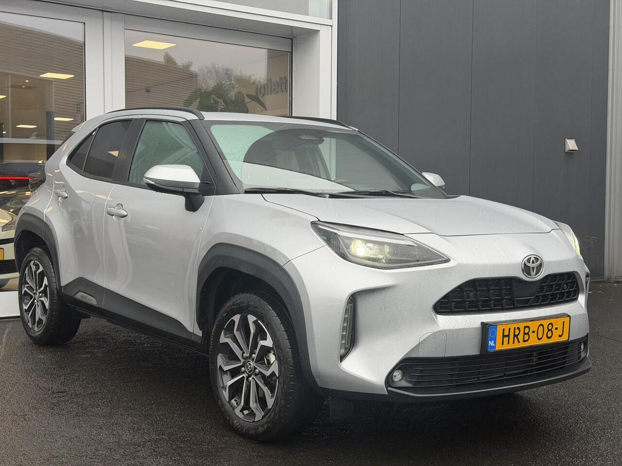 Toyota YARIS Cross 1.5 Hybrid 115 First Edition met Comfort Pack | Dodehoek detectie | Stoel & stuur verwarming | PDC sensoren V+A