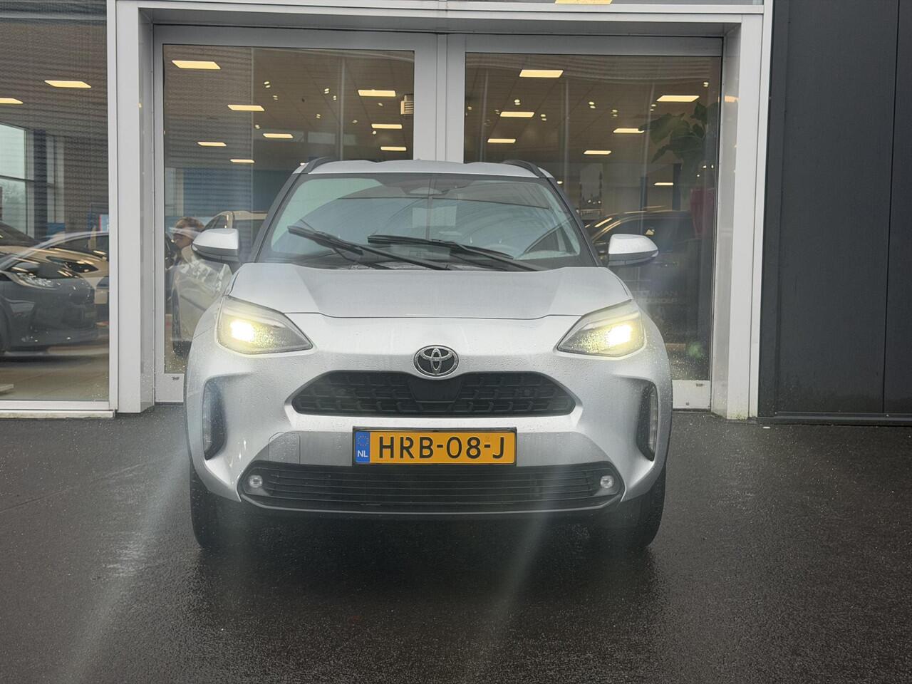 Toyota YARIS Cross 1.5 Hybrid 115 First Edition met Comfort Pack | Dodehoek detectie | Stoel & stuur verwarming | PDC sensoren V+A