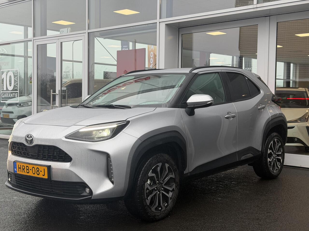 Toyota YARIS Cross 1.5 Hybrid 115 First Edition met Comfort Pack | Dodehoek detectie | Stoel & stuur verwarming | PDC sensoren V+A