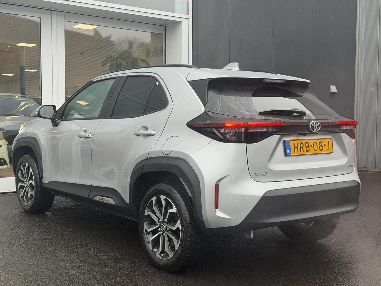 Toyota YARIS Cross 1.5 Hybrid 115 First Edition met Comfort Pack | Dodehoek detectie | Stoel & stuur verwarming | PDC sensoren V+A